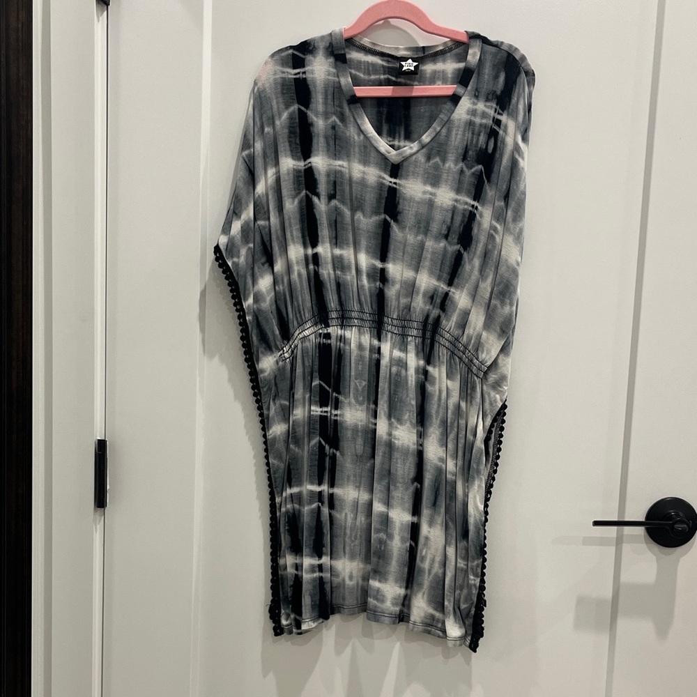 Pixie Lane Black and White Tie-Dye Kaftan